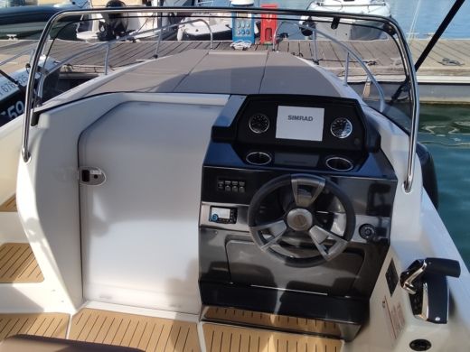 Motorboat QUICKSILVER ACTIVE 675 Sundeck with Mercury 200 V6 -YEAR 2024. Boot Grundriss