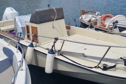 Hire Motorboat Boston Whaler Outrage 22 Bari