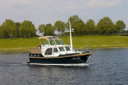 Hire Motorboat LINSSEN CLASSIC STURDY 32 AC Vermenton