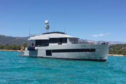 Noleggio Yacht a motore Sundeck 550 Toscana