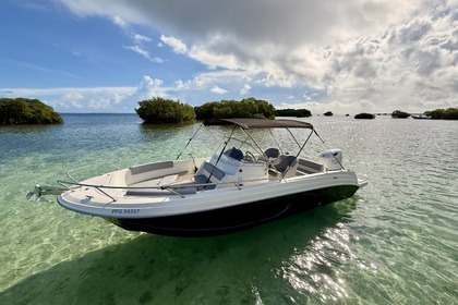 Charter Motorboat Pacific Craft Open 670 Sainte Rose