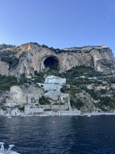 Amalfi Motorboat Invictus TT 420 alt tag text