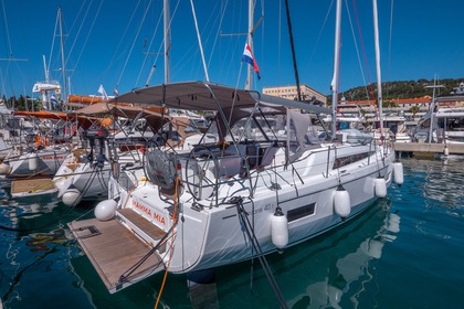 Charter Sailboat Beneteau Oceanis 40.1 Split