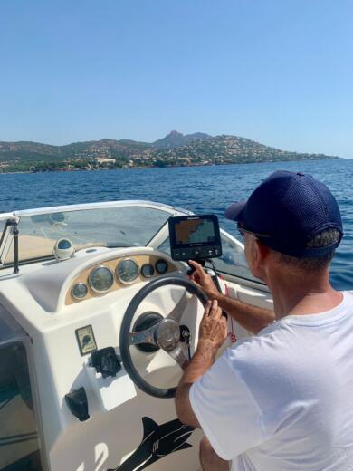 Σεν Ραφαέλ Motorboat Sportlake Vedette quiccksilver alt tag text