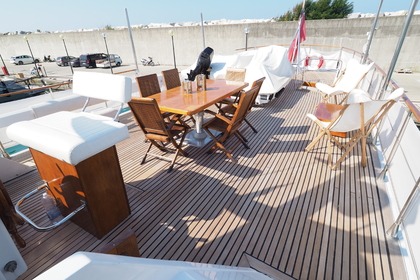 Rental Motor yacht Van Der Beldt Navetta 27 Round Stern Naples