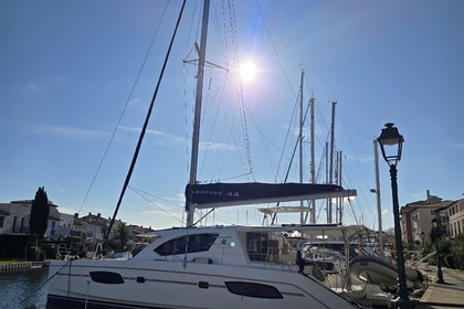 Hire Catamaran Robertson and Caine LÉOPARD 44 Grimaud