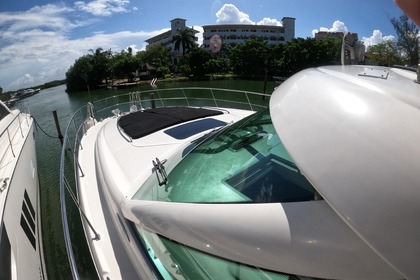 Charter Motorboat Sea Ray Sundancer 500 Hotel Zone