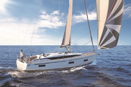 Hire Sailing yacht Bavaria Bavaria C50 Volos