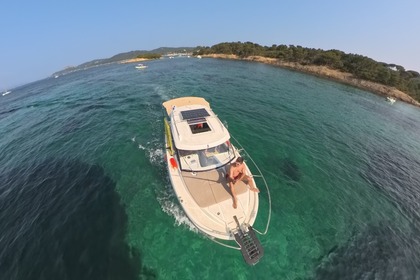 Hire Motorboat Beneteau Antarès 8 OB Hyères
