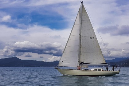 Rental Sailboat Columbia 50 Stintino