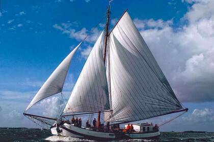 Hire Sailing yacht Custom Tjalk Nieuwe Zorg Muiden