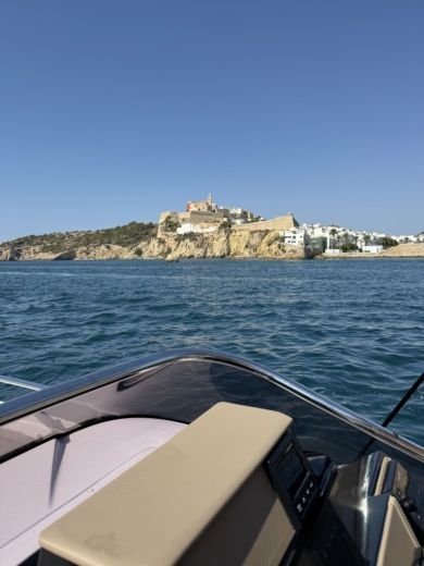 Ibiza Motorboat Ranieri Next 330 LX alt tag text