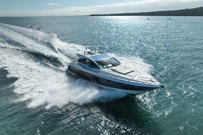 Verhuur Motorjacht Absolute Absolute 52 Saint-Raphaël