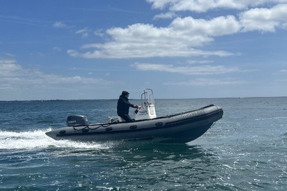 Hire Motorboat Zodiac 600 SRMN Port-la-Forêt