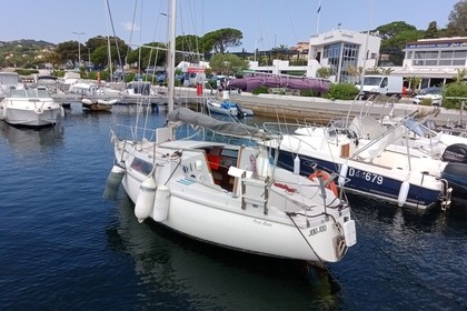 Hire Sailboat Jeanneau Love Love Les Issambres
