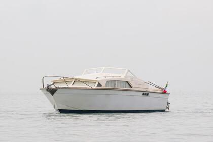 Miete Motorboot Chris craft Supercatalina 28 Triest