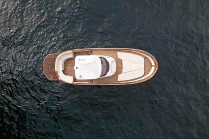 Hire Motorboat Cantieri Mimi Libeccio 9.5WA Amalfi
