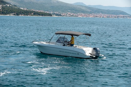 Noleggio Barca a motore Atlantic Marine Open 670 Spalato