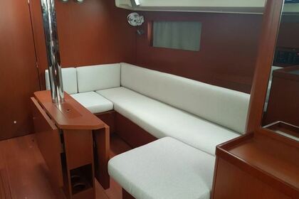 Noleggio Barca a vela BENETEAU OCEANIS 41.1 Portiglioni