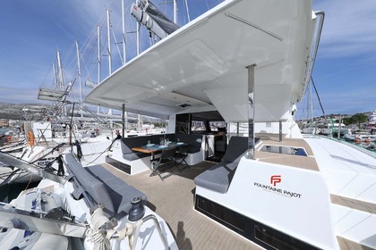 Rental Catamaran Fountaine Pajot Isla 40 Trogir