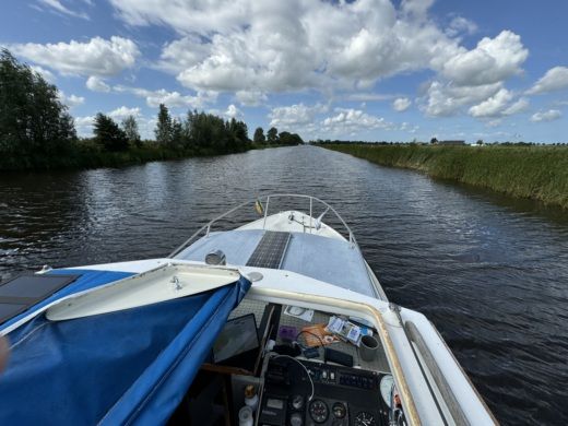 Leeuwarden Motorboat Saga 27 AC alt tag text