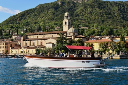 Charter Motorboat Gozzo Custom 29 Salò