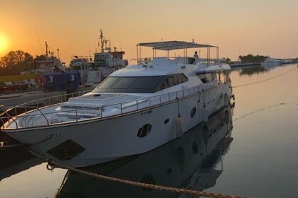Charter Motor yacht Italian Yacht Italian 95ft Dubai
