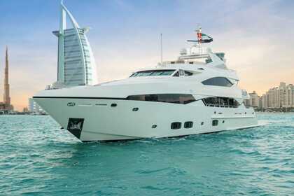 Noleggio Barca a motore 33-43 MT 4 CABINS EMPARROR 140 2018 Dubai