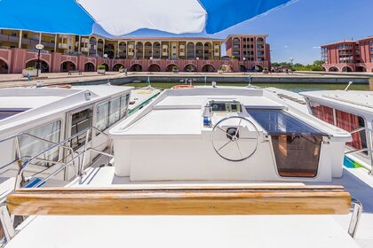 Rental Houseboats Pénichette Flying Bridge 1400 FB Joigny