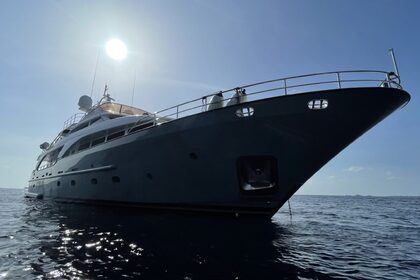 Rental Motor yacht Benetti Benetti 100 Malé