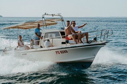 Hyra båt Motorbåt Private boat tours Sampa 740 Pula