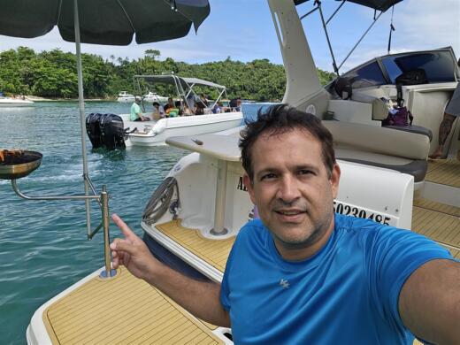 Ubatuba Motorboat Bayport Yachts Regal 32+2 pés alt tag text