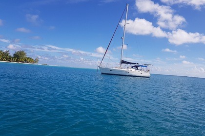 Charter Sailboat Beneteau Oceanis 423 Tahiti