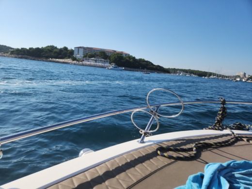 Pola Motorboat Pacific Craft 750 Sun Cruiser alt tag text