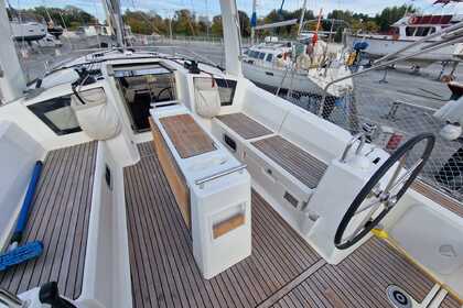 Charter Sailboat Beneteau Oceanis 38.1 La Trinité-sur-Mer