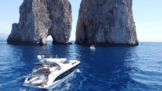 Σαλέρνο Motorboat Azimut Atlantis alt tag text