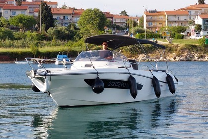 Rental Motorboat Jeanneau CAP CAMARAT 7.5 WA 300 PS Pula