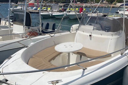 Hire Motorboat Jeanneau Cap Camarat 6.5cc Les Issambres