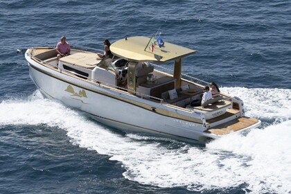 Rental Motorboat ITALYURE Yachts Italyure 35 classic Amalfi