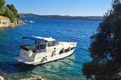 Charter Motorboat Delphia 1100 S Zadar