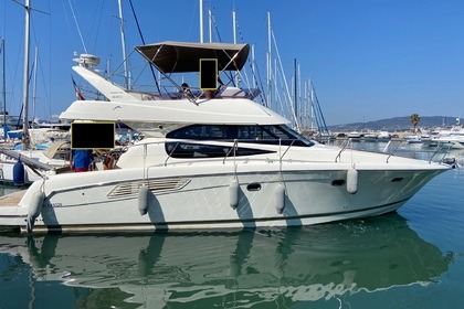 Hire Motorboat Jeanneau Prestige 440 Cannes