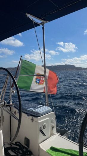 Ла-Маддалена Sailboat Dufour 425 Gran Large alt tag text