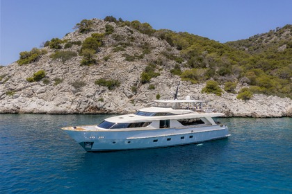 Hire Motorboat Sanlorenzo SD92 Athens