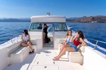 Rental Motorboat UAE Dolphin deluxe 3300 Chania