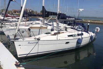 Hire Sailboat Jeanneau Sun Odyssey 32i Großenbrode