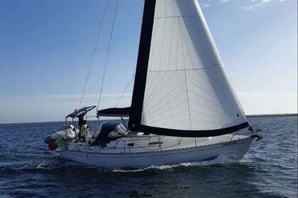 Hire Sailboat Dufour Dufour 38 Classic Olhão
