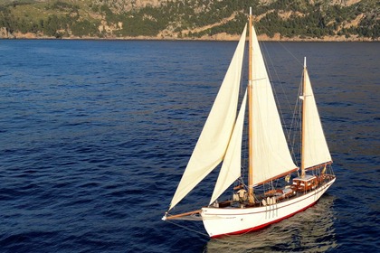 Hire Sailboat Iversen y Colin Archer Ketch Marconi Puerto de Sóller