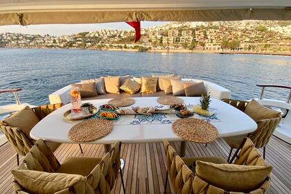 Noleggio Yacht a motore 105 ft Luxury Yacht Bodrum