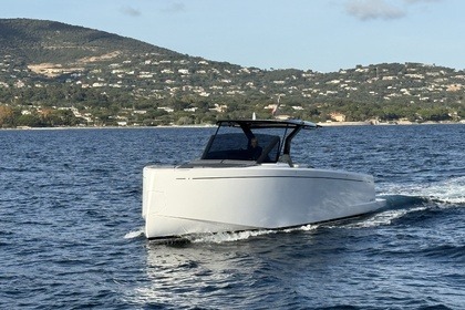 Hire Motorboat PARDO PARDO 43 Saint-Tropez