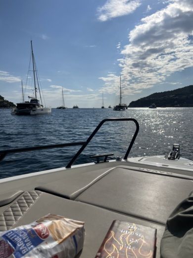 Nizza Motorboat Navan S30 alt tag text